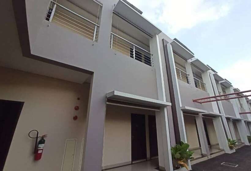 בית מלון כפרי Tosan Solo Baru