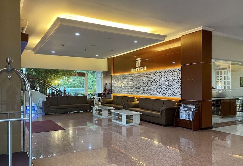 בית מלון כפרי Tosan Solo Baru