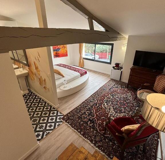 פנסיון Maison Jeroboam