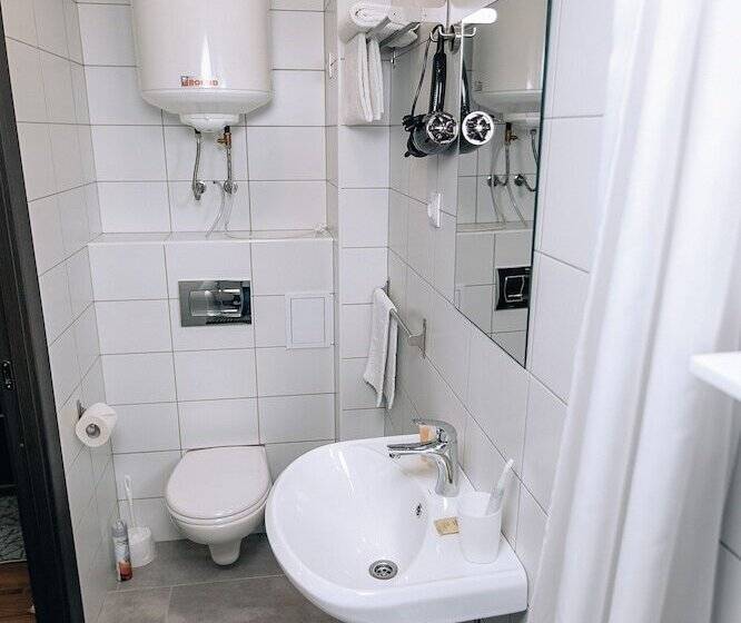 Red Fox Hotel In The Center