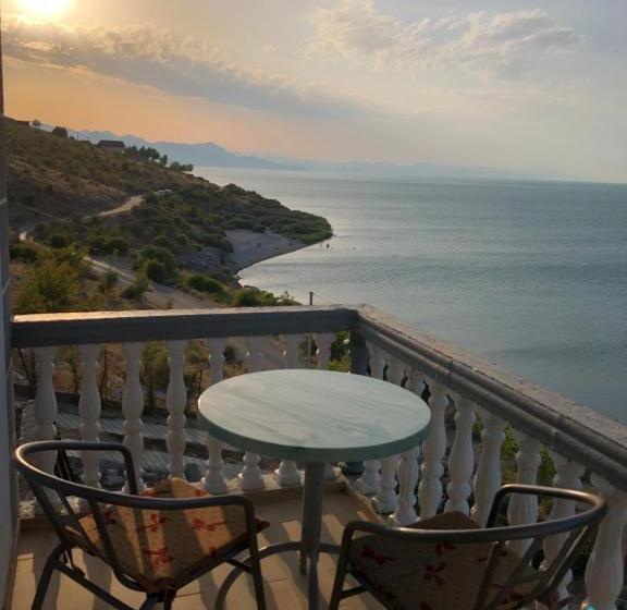 تختخواب و صبحانه Bella Vista
