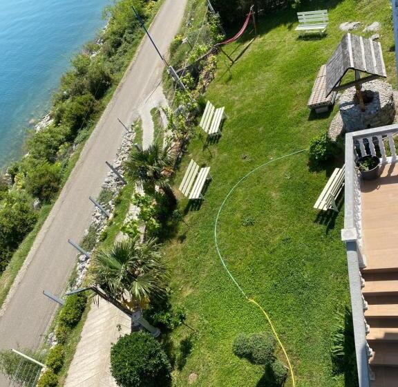 تختخواب و صبحانه Bella Vista