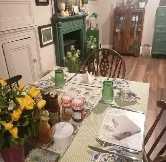 Bed and Breakfast No. 30