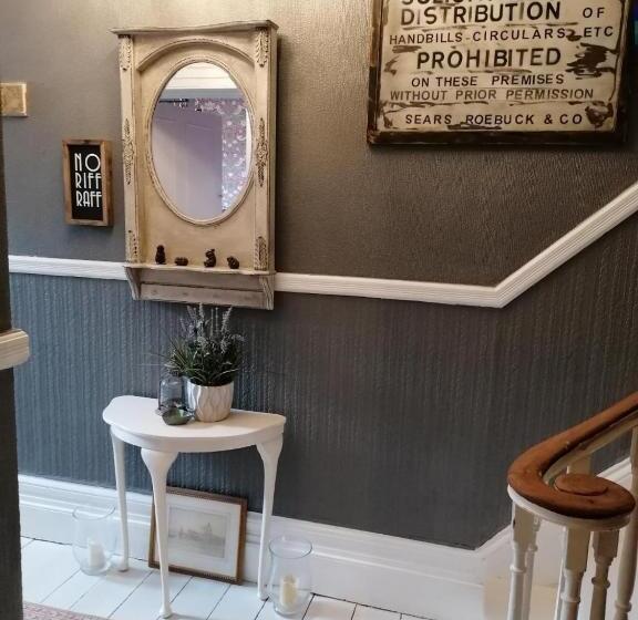 Bed and Breakfast No. 30