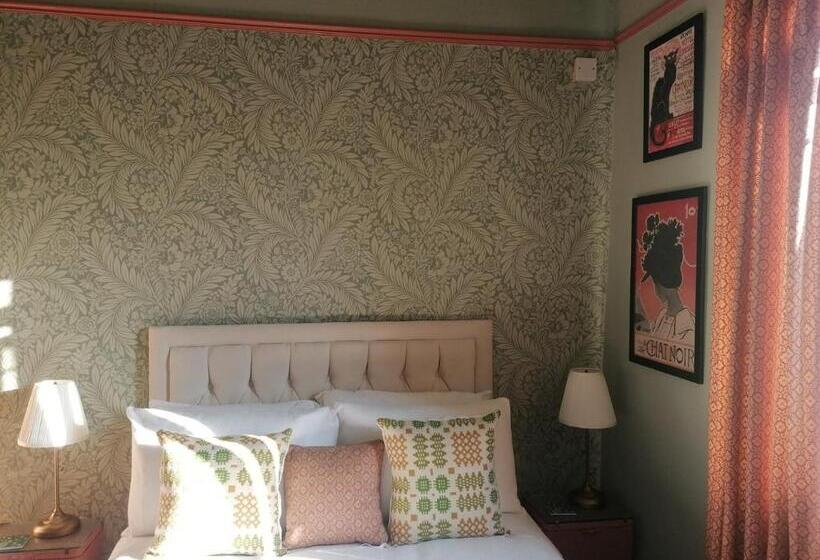 Bed and Breakfast No. 30