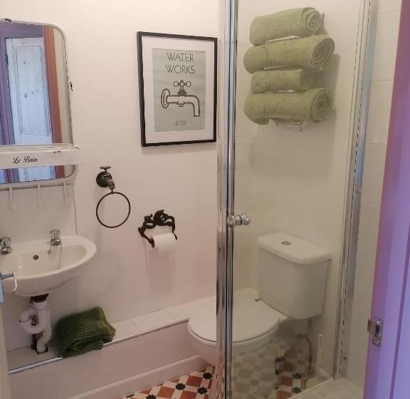 Bed and Breakfast No. 30