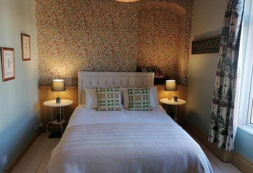 Bed and Breakfast No. 30