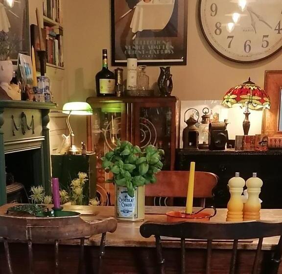 Bed and Breakfast No. 30