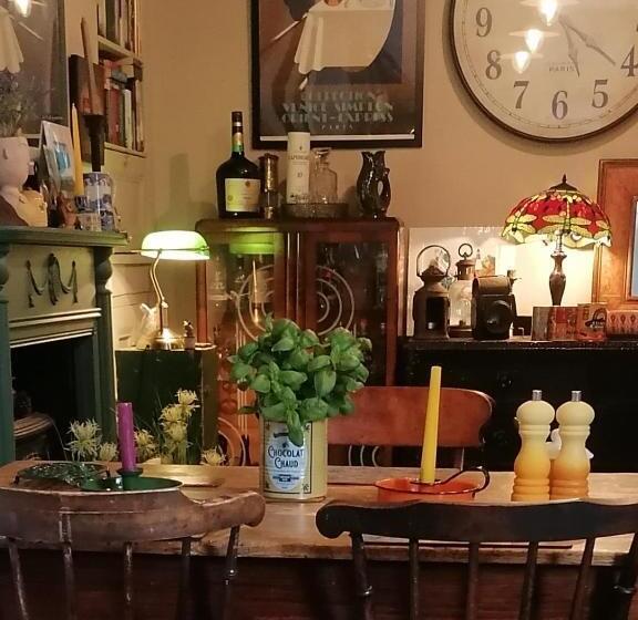 Bed and Breakfast No. 30