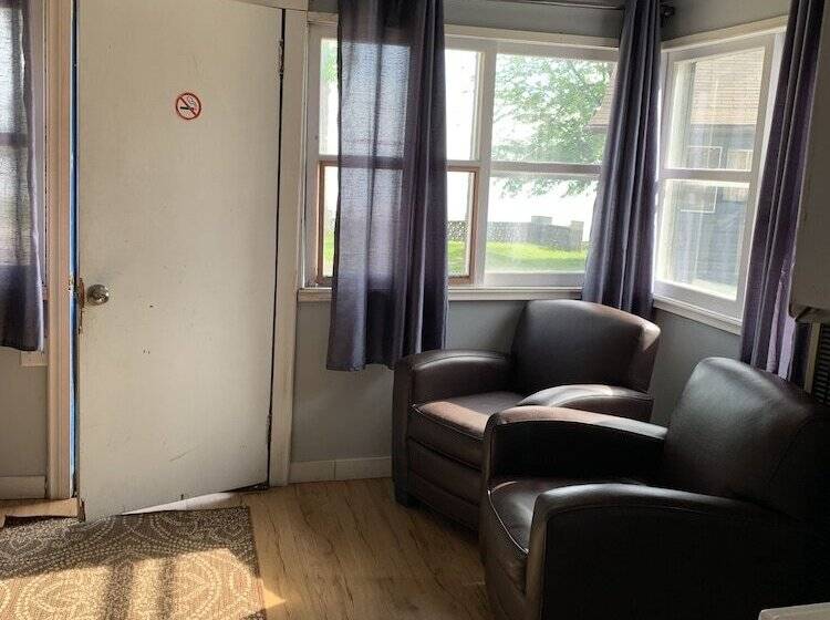 Glen Garry Motel And Cottages