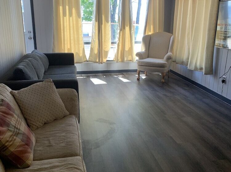 Glen Garry Motel And Cottages