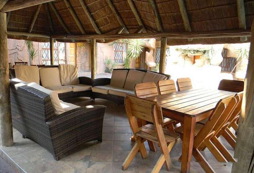 בית מלון כפרי African Cave Lodge