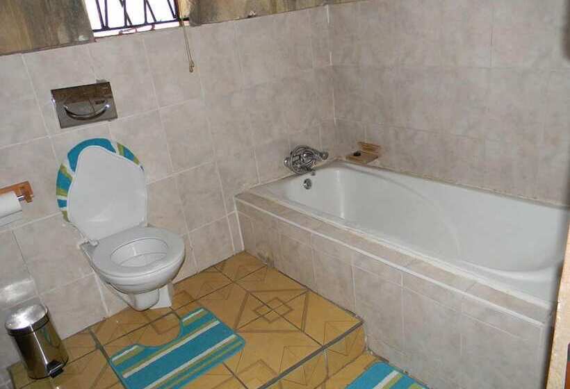 בית מלון כפרי African Cave Lodge