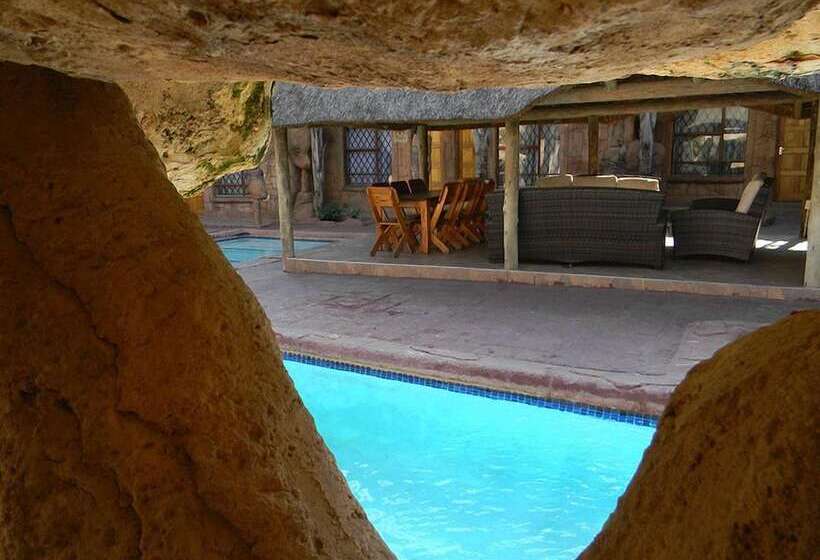 בית מלון כפרי African Cave Lodge
