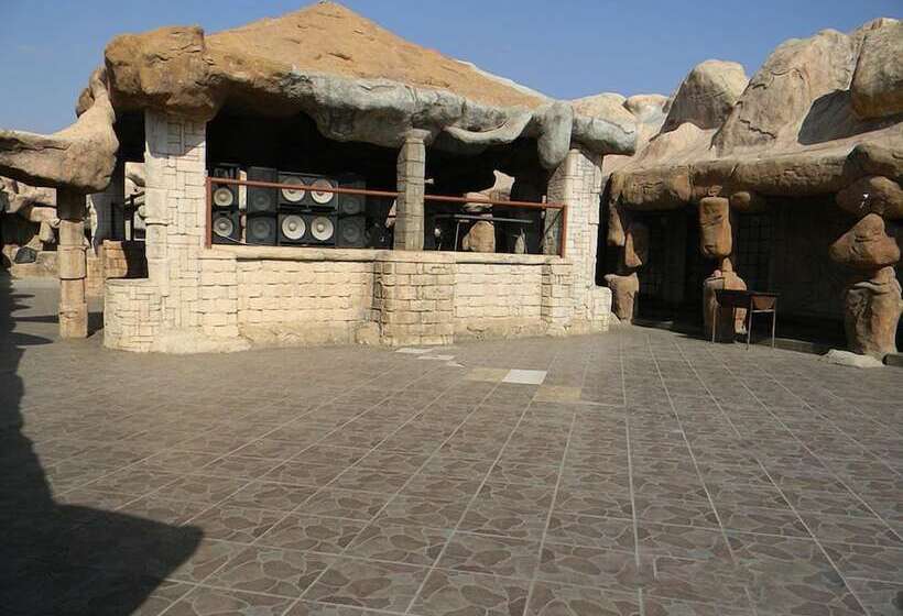 בית מלון כפרי African Cave Lodge