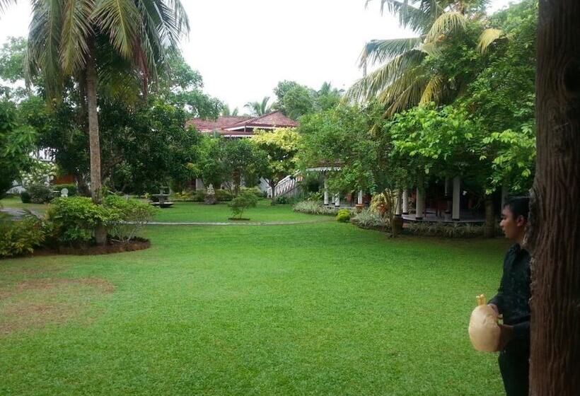 호텔 Bougain Villa By Tree