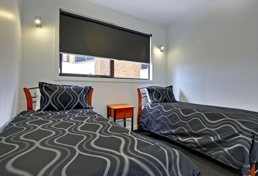 هتل Burnie By The Bay Apartments