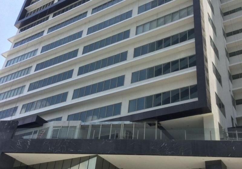 Отель Capital O 804 The Residences At Bonifacio Civic Center