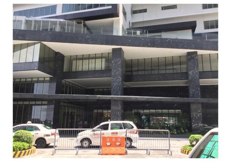 Отель Capital O 804 The Residences At Bonifacio Civic Center