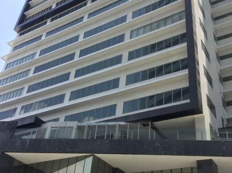 Отель Capital O 804 The Residences At Bonifacio Civic Center