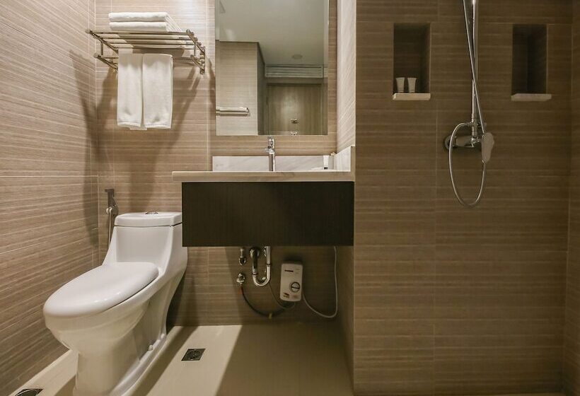 Отель Capital O 804 The Residences At Bonifacio Civic Center