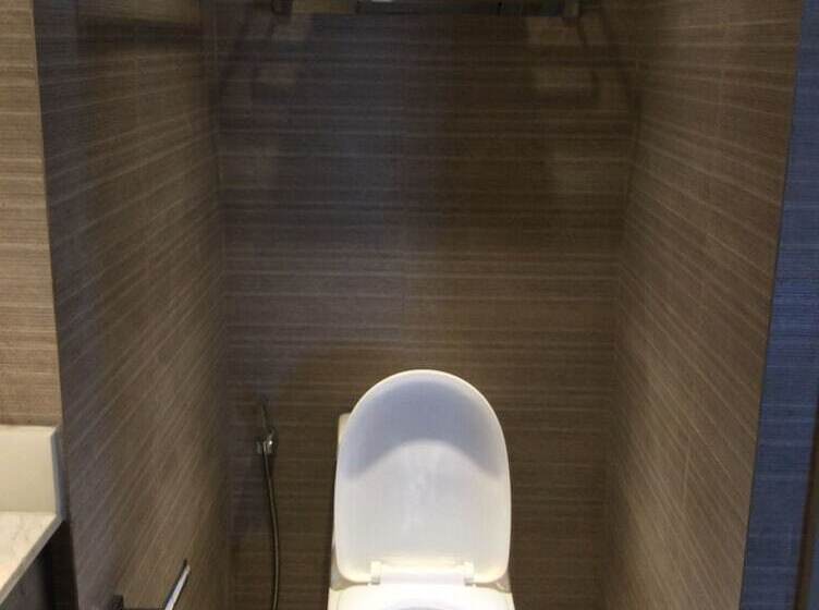 Отель Capital O 804 The Residences At Bonifacio Civic Center