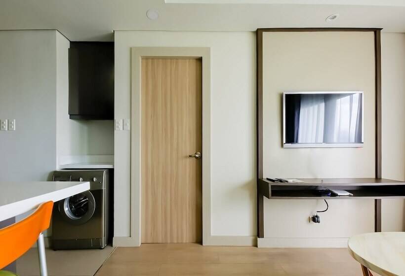 Отель Capital O 804 The Residences At Bonifacio Civic Center