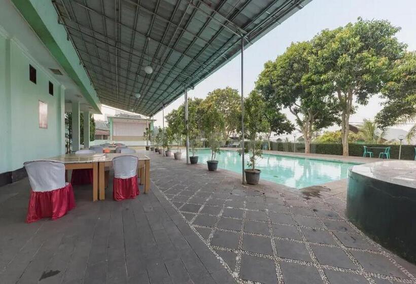 Отель Ayong Linggarjati Kuningan Mitra Reddoorz