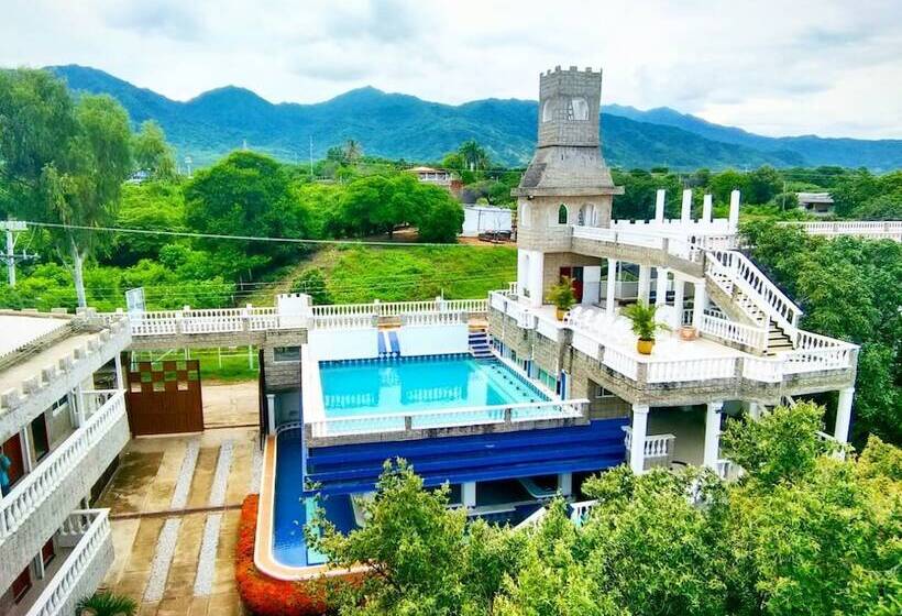 בית מלון כפרי Castillo Resort