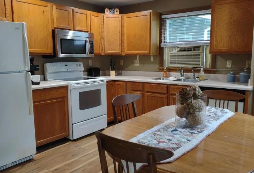 ホテル Cozy Creek Cottages