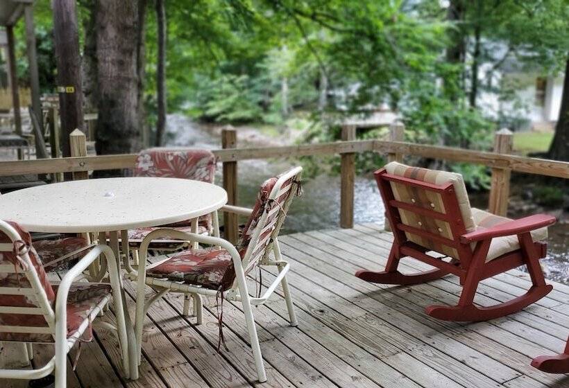 ホテル Cozy Creek Cottages