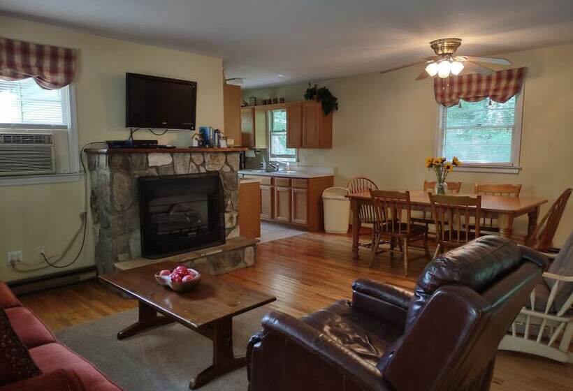 ホテル Cozy Creek Cottages