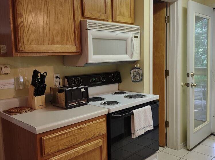 ホテル Cozy Creek Cottages