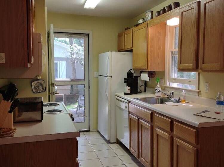 هتل Cozy Creek Cottages