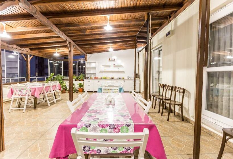 فندق Evren Konukevi