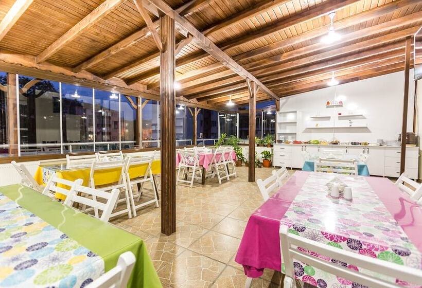 فندق Evren Konukevi