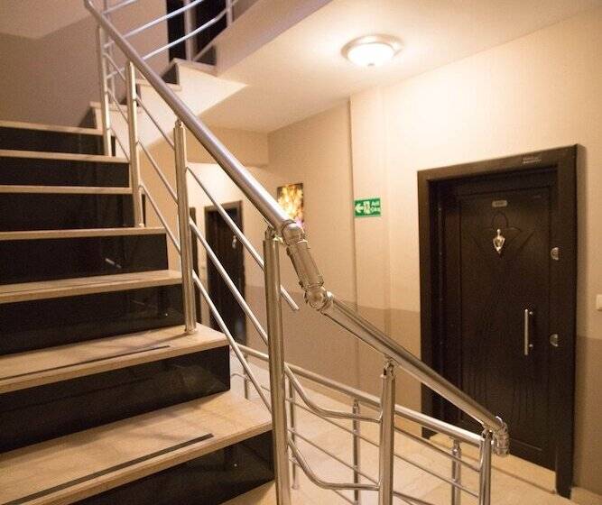 فندق Evren Konukevi