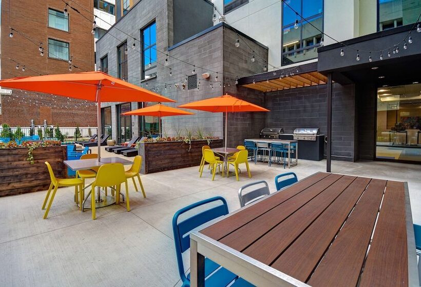 ホテル Home2 Suites By Hilton Kalamazoo Downtown