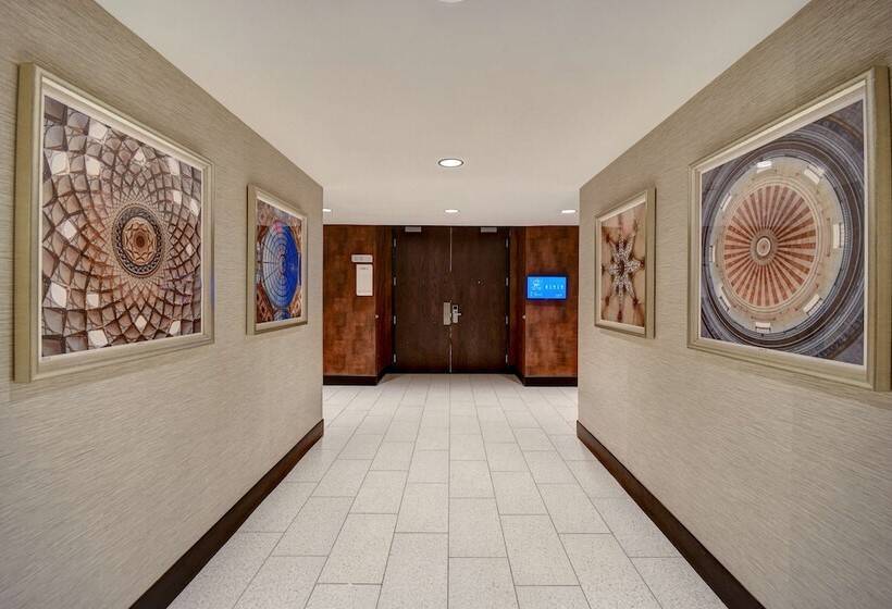 ホテル Home2 Suites By Hilton Kalamazoo Downtown