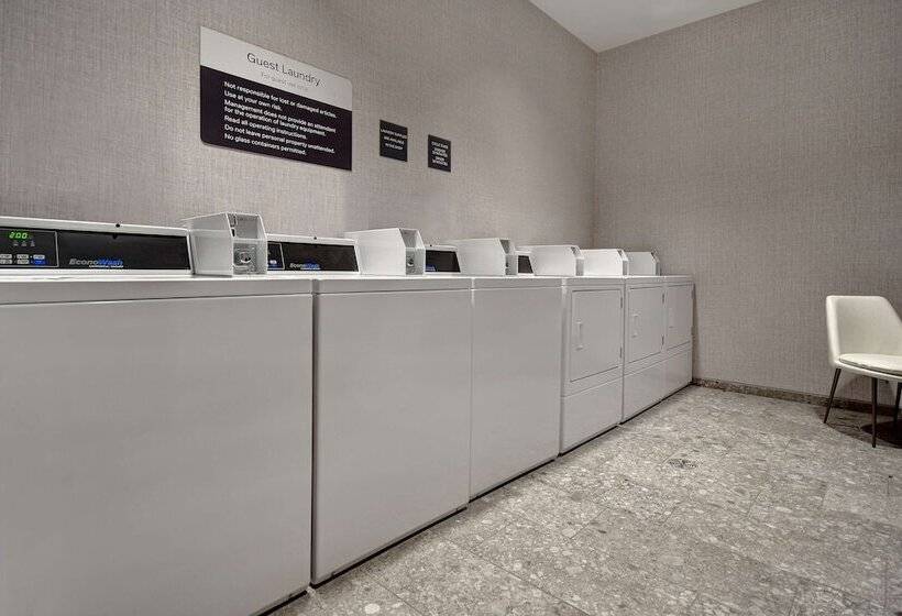 ホテル Home2 Suites By Hilton Kalamazoo Downtown