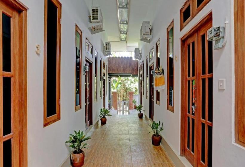 Отель Oyo 90512 Tiny House