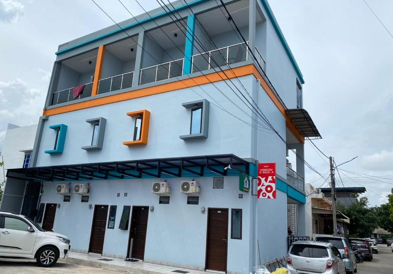 Отель Oyo 90527 Homestay 81 Baloi A