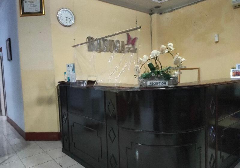 هتل Oyo 90529  Baruga Makassar