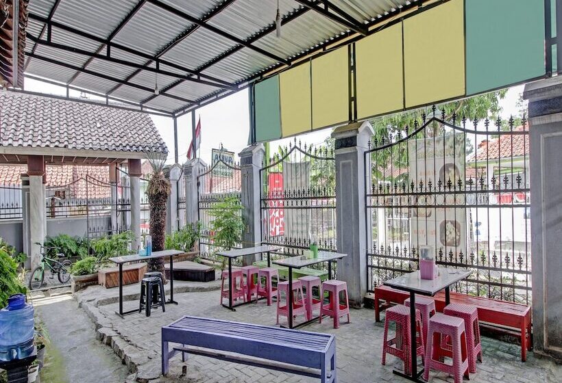 호텔 Oyo 90543 Annur Guest House Syariah