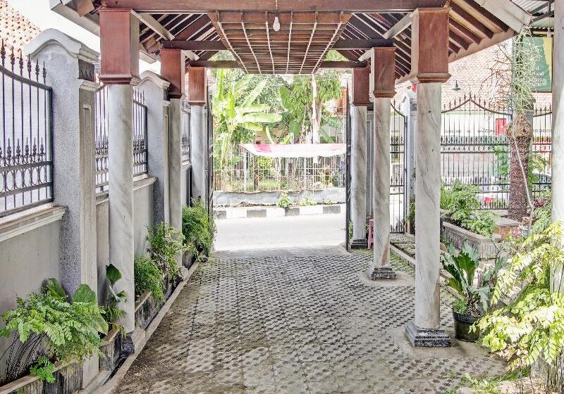 호텔 Oyo 90543 Annur Guest House Syariah