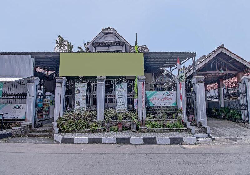 호텔 Oyo 90543 Annur Guest House Syariah