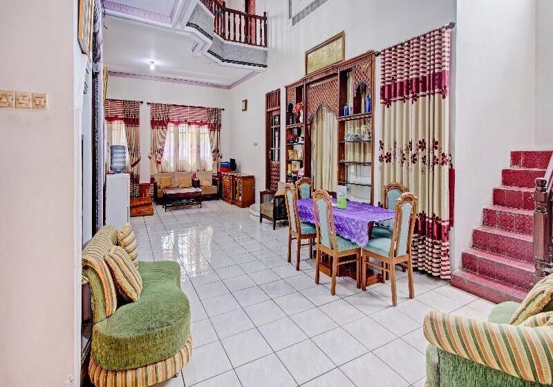 호텔 Oyo 90543 Annur Guest House Syariah