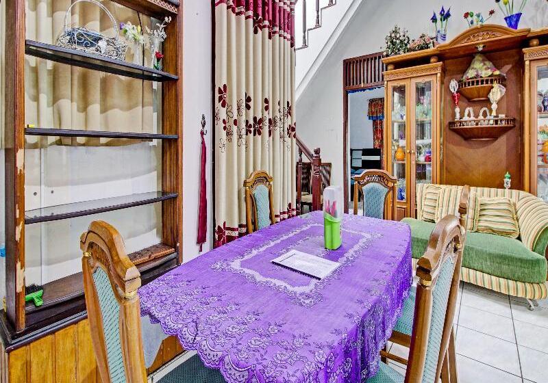 호텔 Oyo 90543 Annur Guest House Syariah