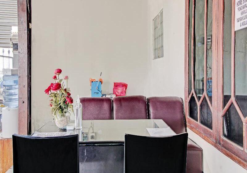 호텔 Oyo 90543 Annur Guest House Syariah