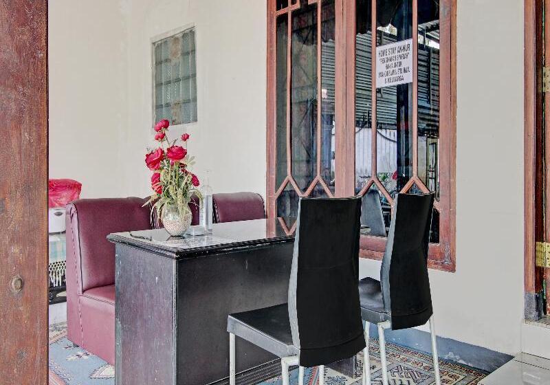 호텔 Oyo 90543 Annur Guest House Syariah